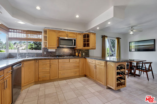 15511 Woodcrest Drive, Sherman Oaks CA: https://media.crmls.org/mediaz/3fccdd3b-077b-41f0-8cfd-68698a18ad24.jpg