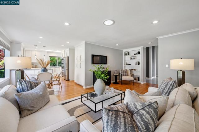 3245 Newport Court, Walnut Creek CA: https://media.crmls.org/mediaz/3fccf433-e310-4ff3-8d9a-3be3a9e88905.jpg