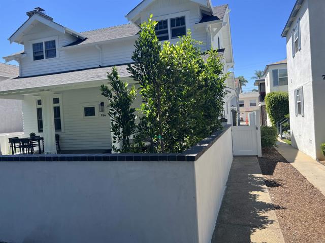 Detail Gallery Image 1 of 13 For 752 E Ave, Coronado,  CA 92118 - 1 Beds | 1 Baths
