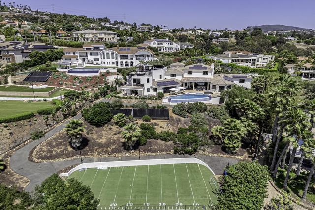7335 El Fuerte St, Carlsbad CA: https://media.crmls.org/mediaz/3fcd3ee9-f8c0-4e29-aaf1-5680c5962ece.jpg