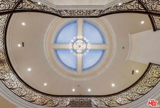 1455 Robmar Drive, Beverly Hills CA: https://media.crmls.org/mediaz/3fcd8f90-4356-476e-ac43-7760d7f0308b.jpg