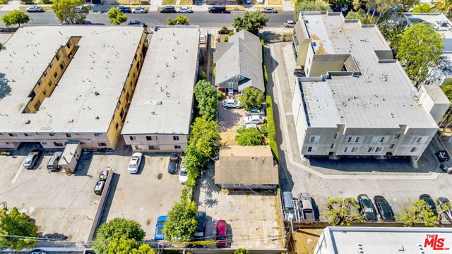 1215 W 39th Place, Los Angeles CA: https://media.crmls.org/mediaz/3fcd982a-a700-4cd0-bbd1-83238a9a5805.jpg