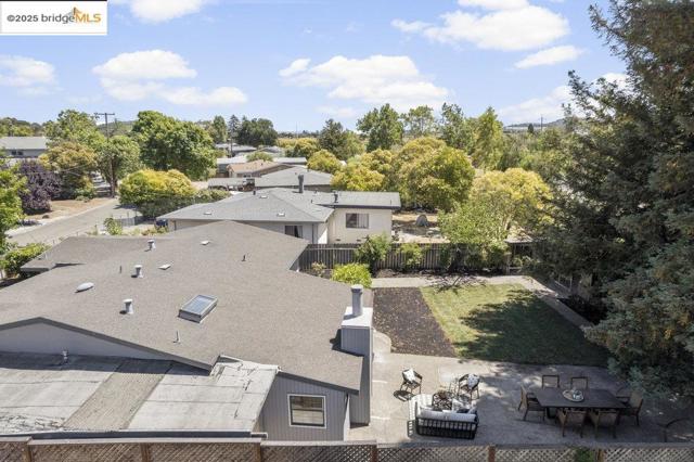 615 Manuel Dr, Novato CA: https://media.crmls.org/mediaz/3fce1667-34ad-46cf-8002-74d58652976e.jpg