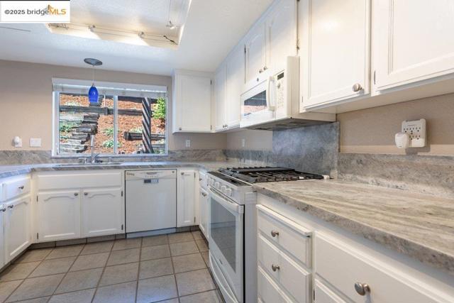 1003 Linda Vista Way, Rio Vista CA: https://media.crmls.org/mediaz/3fce4457-5db3-4663-a71d-06892fa8e83c.jpg
