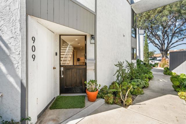 Detail Gallery Image 6 of 51 For 909 Olive Ave, Coronado,  CA 92118 - 2 Beds | 2 Baths