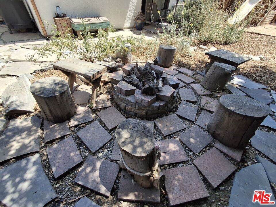 https://media.crmls.org/mediaz/3fce8f09-5a7f-46cd-9591-9be09007c189.jpg?preset=X-Large