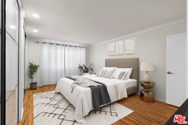 818 S Lucerne Boulevard, Los Angeles CA: https://media.crmls.org/mediaz/3fcf9645-0dfd-4829-a4ee-b6f9e743d654.jpg