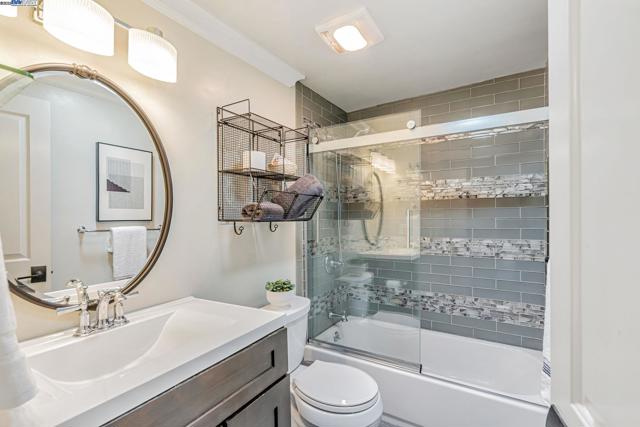 6703 Crow Canyon Rd, Castro Valley CA: https://media.crmls.org/mediaz/3fcfb7a5-aaca-4f25-baee-09261605b87e.jpg