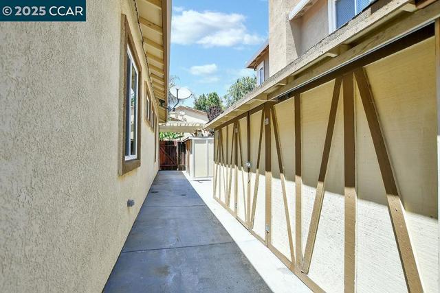 513 Mendota St, Brentwood CA: https://media.crmls.org/mediaz/3fcfe57e-0e54-4fc6-a866-afb14fbeab53.jpg