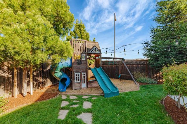 9565 Grande Drive, Gilroy CA: https://media.crmls.org/mediaz/3fd042d8-890b-4727-8823-4deff48f32b5.jpg