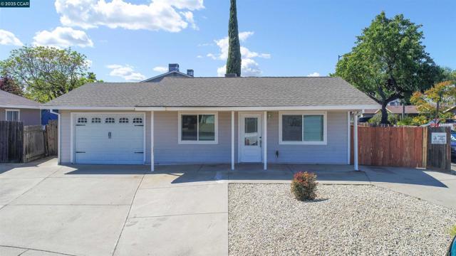 81 Pioneer Ct, Oakley CA: https://media.crmls.org/mediaz/3fd0b4d4-308d-4f5d-a60f-af49f7853232.jpg