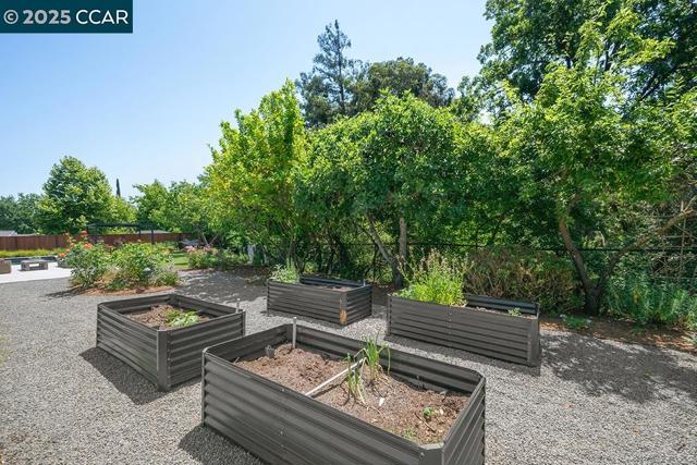 3108 Del Oceano Dr, Lafayette CA: https://media.crmls.org/mediaz/3fd0c7e7-107f-4355-b020-5b3dedc2b6b9.jpg
