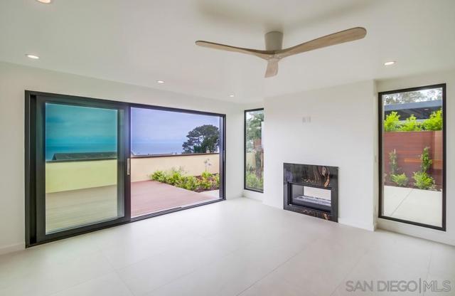 14066 Crest Way, Del Mar CA: https://media.crmls.org/mediaz/3fd0d969-9fe4-4d02-b553-e4e2228e192e.jpg