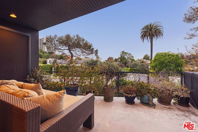 295 Mabery Road, Santa Monica CA: https://media.crmls.org/mediaz/3fd0eb10-8a07-4dd2-a092-bd044844ab69.jpg