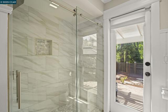 24 Ray Ct, Alamo CA: https://media.crmls.org/mediaz/3fd10873-5401-48af-8ce2-5c3fc7217c84.jpg