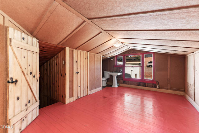 Spacious Room Above Kitchen