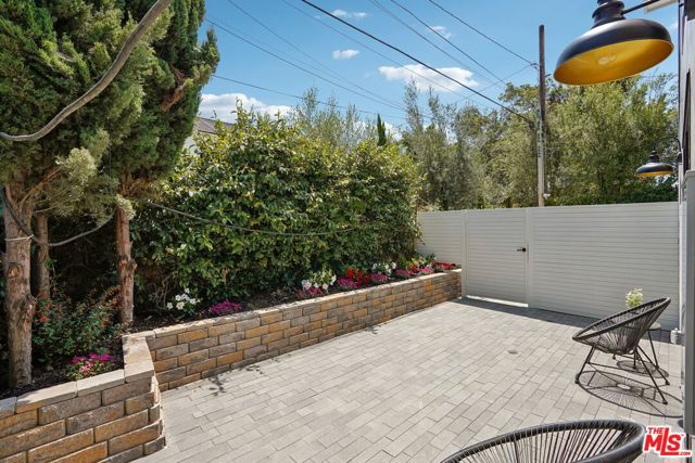 4034 Coolidge Avenue, Culver City CA: https://media.crmls.org/mediaz/3fd1b1d3-69e8-4e39-b8f9-3fc3d9c74a59.jpg