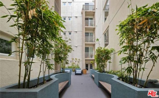 436 S Virgil Avenue, Los Angeles CA: https://media.crmls.org/mediaz/3fd231a6-6b4e-478b-8a6e-6b8d0d5c7816.jpg