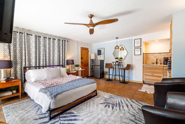 689 E Camino Parocela, Palm Springs CA: https://media.crmls.org/mediaz/3fd275d0-b9ad-4d90-8f14-c662588e4fae.jpg