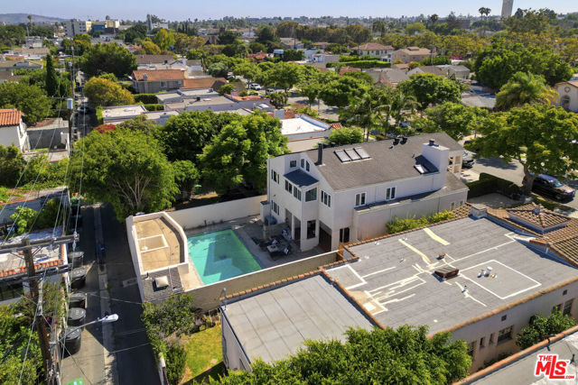 426 S Swall Drive, Beverly Hills CA: https://media.crmls.org/mediaz/3fd27822-2fbe-4a9f-8e36-b95f209933eb.jpg