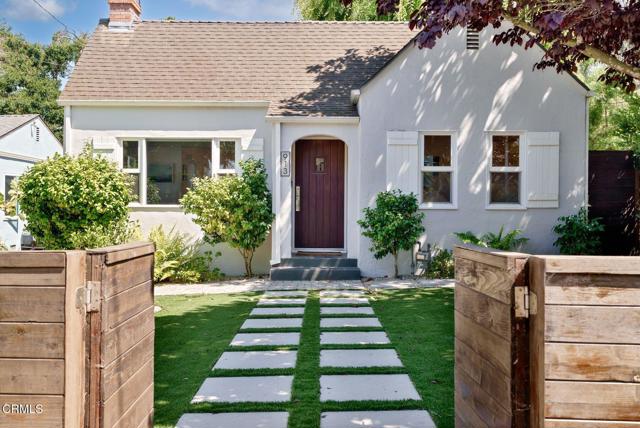 913 W Victoria Street, Santa Barbara CA: https://media.crmls.org/mediaz/3fd2e256-ff8a-42bd-9b96-a13755cc461d.jpg