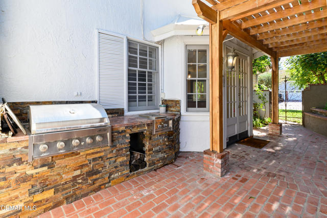 29515 Weeping Willow Drive, Agoura Hills CA: https://media.crmls.org/mediaz/3fd2f2ac-0bee-4096-8085-995276e269c1.jpg