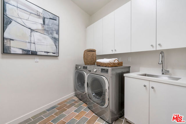 7209 Sunnydip Trail, Los Angeles CA: https://media.crmls.org/mediaz/3fd2f3b0-3336-4086-b557-134c63df7b70.jpg