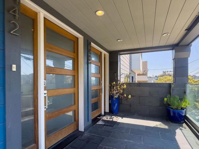 440442 29th Street, San Francisco CA: https://media.crmls.org/mediaz/3fd347b4-6944-453b-9f5e-952375a2e976.jpg