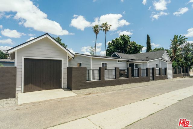 503 E Truslow Avenue, Fullerton CA: https://media.crmls.org/mediaz/3fd3a771-3714-428d-85d3-24187ef5d6b8.jpg