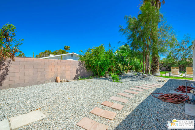 2405 Francis Drive, Palm Springs, California 92262, 3 Bedrooms Bedrooms, ,Single Family Residence,For Sale,Francis,24429179