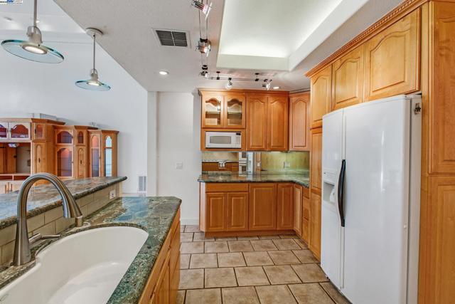 3171 Verdant Way, San Jose CA: https://media.crmls.org/mediaz/3fd453e5-4747-4afa-8524-d62649997aa7.jpg