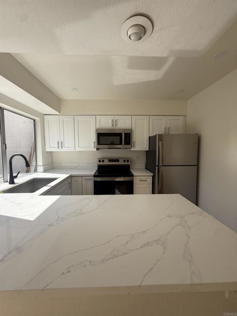 Detail Gallery Image 8 of 20 For 1317 Caminito Gabaldon #H,  –,  CA 92108 - 2 Beds | 1/1 Baths