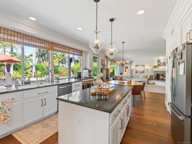 3424 CAMINO ALEGRE, Carlsbad CA: https://media.crmls.org/mediaz/3fd4a391-029b-433d-a321-169fe32a19b2.jpg