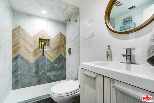 2506 Zorada Drive, Los Angeles CA: https://media.crmls.org/mediaz/3fd4ad98-dd21-4918-a74b-ab39981635f6.jpg