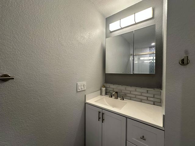 2801 N Los Felices E Circle, Palm Springs CA: https://media.crmls.org/mediaz/3fd4b27a-0799-4312-b466-6325eca318e7.jpg