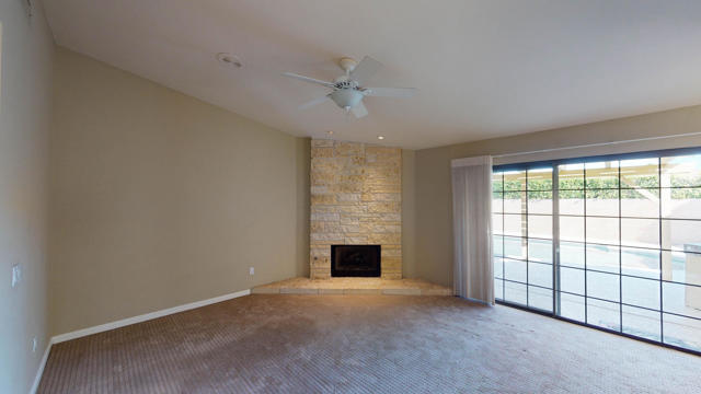47230 Golden Bush Court, Palm Desert CA: https://media.crmls.org/mediaz/3fd59ca5-54a1-4f44-b5ab-638c6dad32a3.jpg