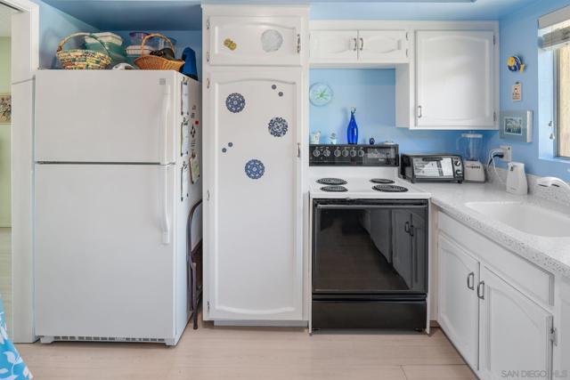 6816 Hyde Park Dr, San Diego CA: https://media.crmls.org/mediaz/3fd6067f-0d5a-4c02-8d0a-2fc16be19fc7.jpg
