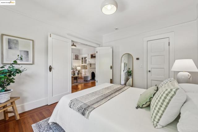 2705 Mathews St, Berkeley CA: https://media.crmls.org/mediaz/3fd77b3f-9db5-4c8e-acbf-1a2fbd1ba7ff.jpg