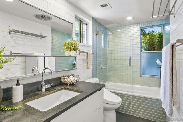 4877 Lorraine Dr, San Diego CA: https://media.crmls.org/mediaz/3fd875bf-f3dc-4fdb-afb5-9cb4ef6a87e6.jpg