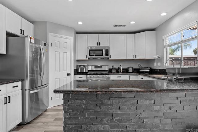 Detail Gallery Image 11 of 49 For 1482 Ridgeline Ct, San Diego,  CA 92154 - 5 Beds | 3 Baths