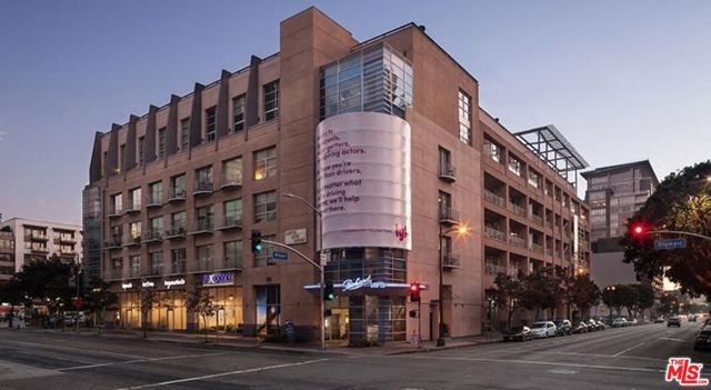 1000 S Hope Street, Los Angeles CA: https://media.crmls.org/mediaz/3fd8d10b-f17f-44e9-a943-4698a5870a04.jpg