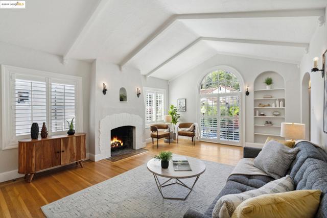 Image 4 of 37 For 1633 Trestle Glen Rd