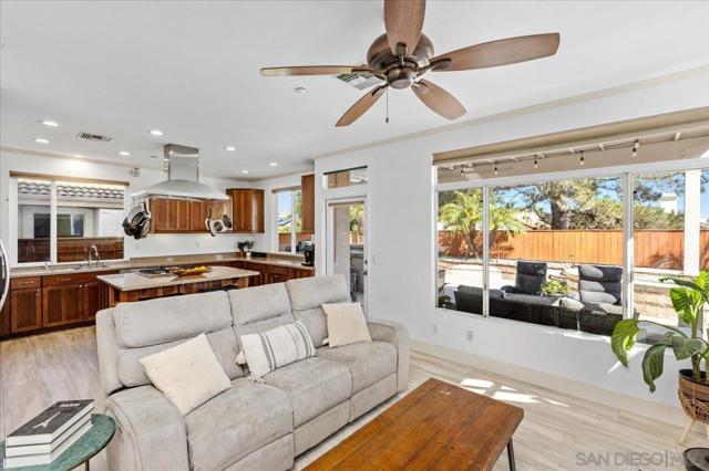 2412 Starlight Gln, Escondido CA: https://media.crmls.org/mediaz/3fd9069c-df88-418a-91ca-d312a6607c7f.jpg