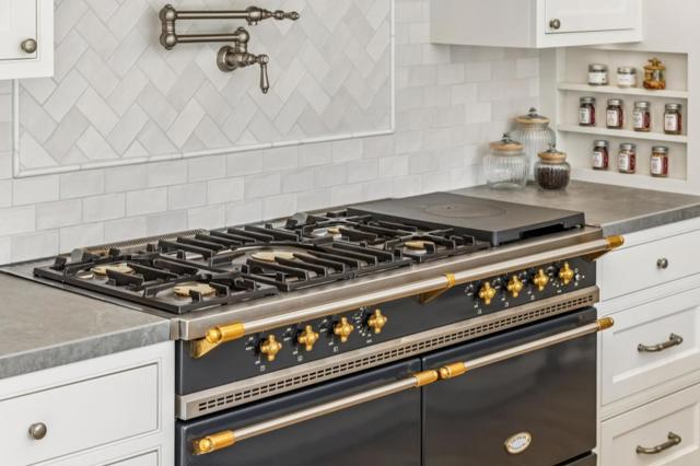 17930 Vineland Avenue, Monte Sereno CA: https://media.crmls.org/mediaz/3fd93d12-549f-4099-871b-7b62eb2c044c.jpg