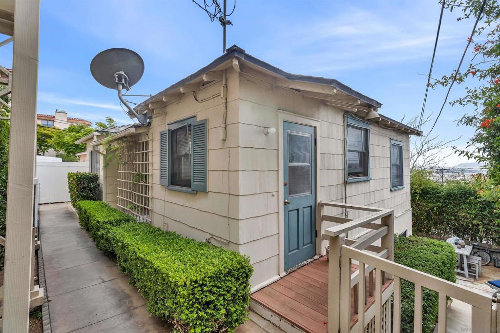 1809 Linwood Street - photo 10