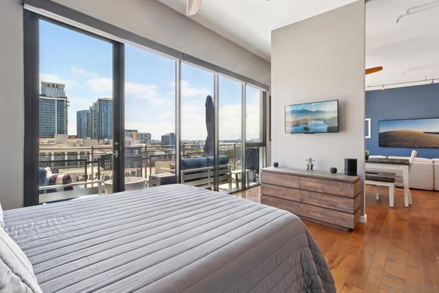 1780 Kettner Blvd, San Diego CA: https://media.crmls.org/mediaz/3fda43c7-beeb-4bce-a528-310ca5c847ec.jpg