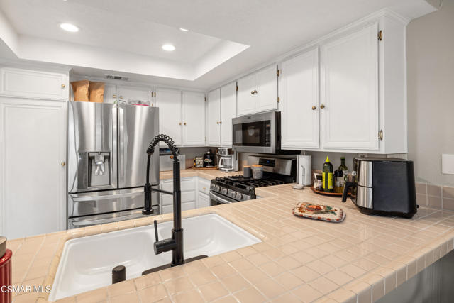 680 Sedgeworth Court, Simi Valley CA: https://media.crmls.org/mediaz/3fda5e73-2bea-471c-8f23-3ea2161ce531.jpg