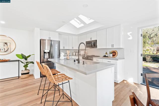 2188 1st Ave, Napa CA: https://media.crmls.org/mediaz/3fda909f-5bbe-486c-bb09-52aa7cfc5622.jpg