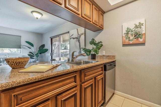 324 Catalpa Street, San Mateo CA: https://media.crmls.org/mediaz/3fdad925-4f7d-4108-b0e7-1ffe7022bd09.jpg