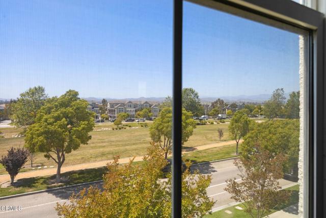 3102 N Oxnard Boulevard, Oxnard CA: https://media.crmls.org/mediaz/3fdb0e3e-365c-489d-88e8-6191e1855e68.jpg